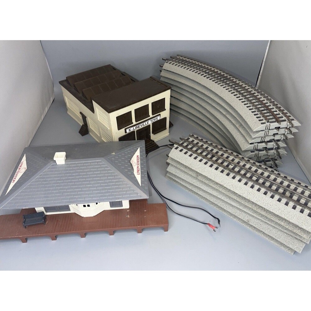 Vtg LIONEL FASTRACK Train Tracks 8x 0-36 Full Curve 4x 10" Straight +Buildings